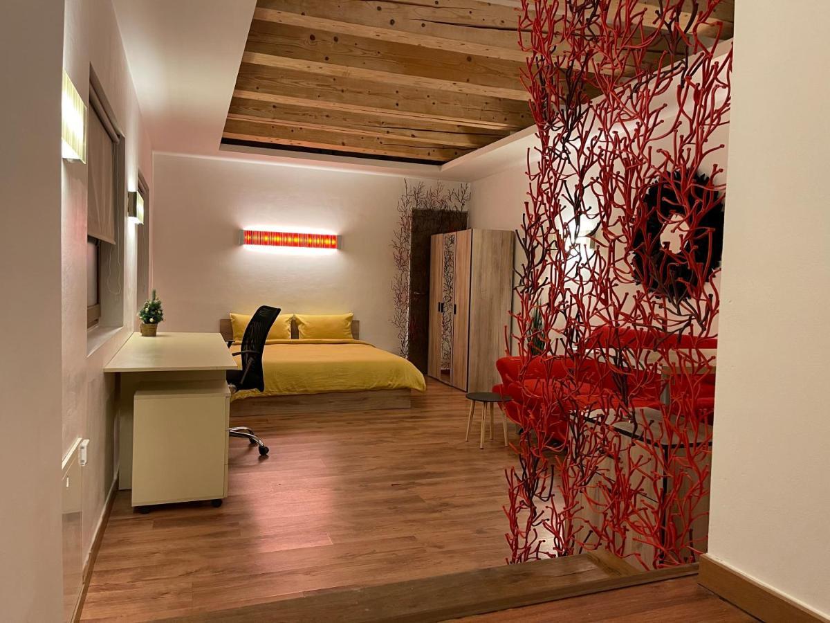 New Workspace Studio Savoya9 Self Check In Old City Center Timisoara Luaran gambar